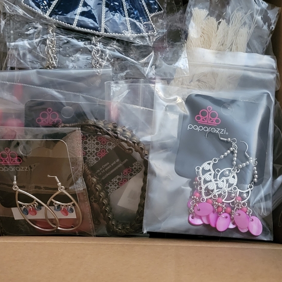 Paparazzi jewelry - Picture 2 of 4